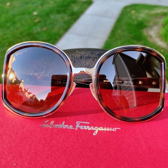 FERRAGAMO New Tortoise ‘Buckle’ Sunglasses AUTHNTC main image 4